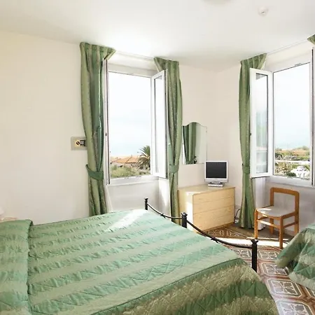 Arianna Hotel